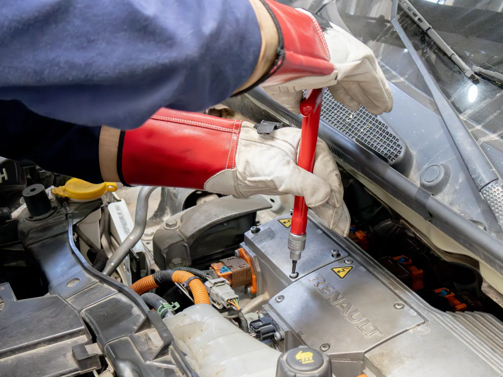 Mantenimiento de Sistemas de Propulsión Eléctrica e Híbrida Automotriz