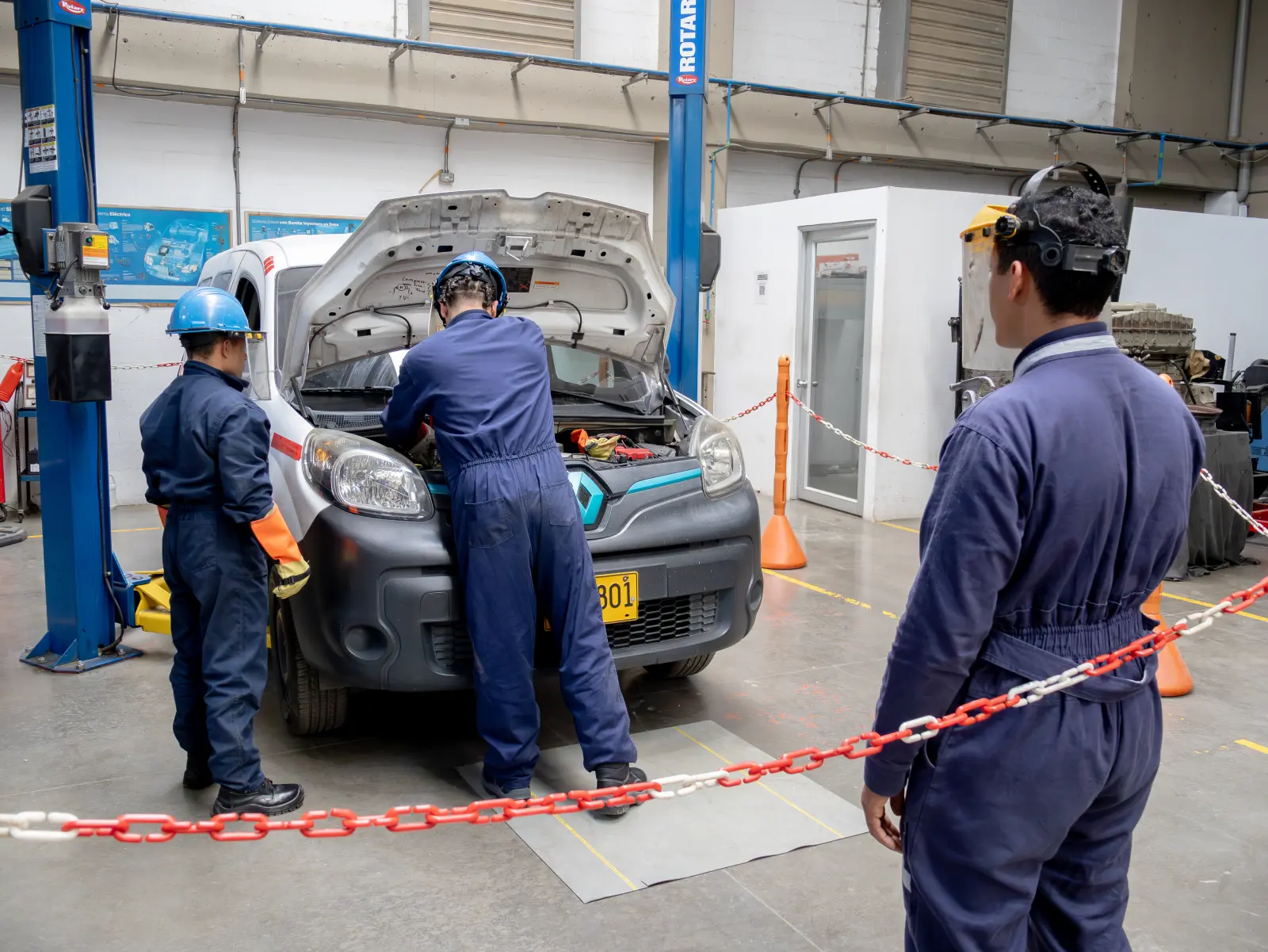 Mantenimiento de Sistemas de Propulsión Eléctrica e Híbrida Automotriz - foto 4